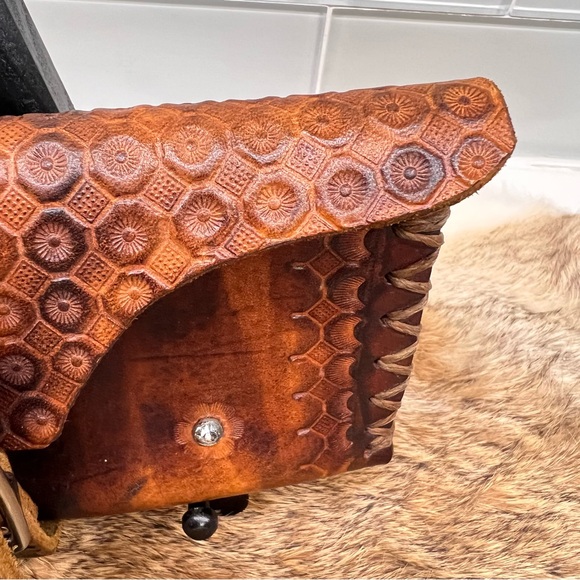 Genuine Thick Leather Hand Tooled Stylish Wallet Purse with Buckle Closure NWOT - Picture 2 of 11